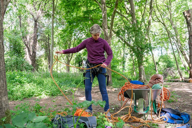 student adjusting rope