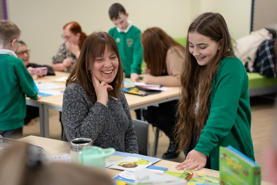 Parent learning Welsh with child at school