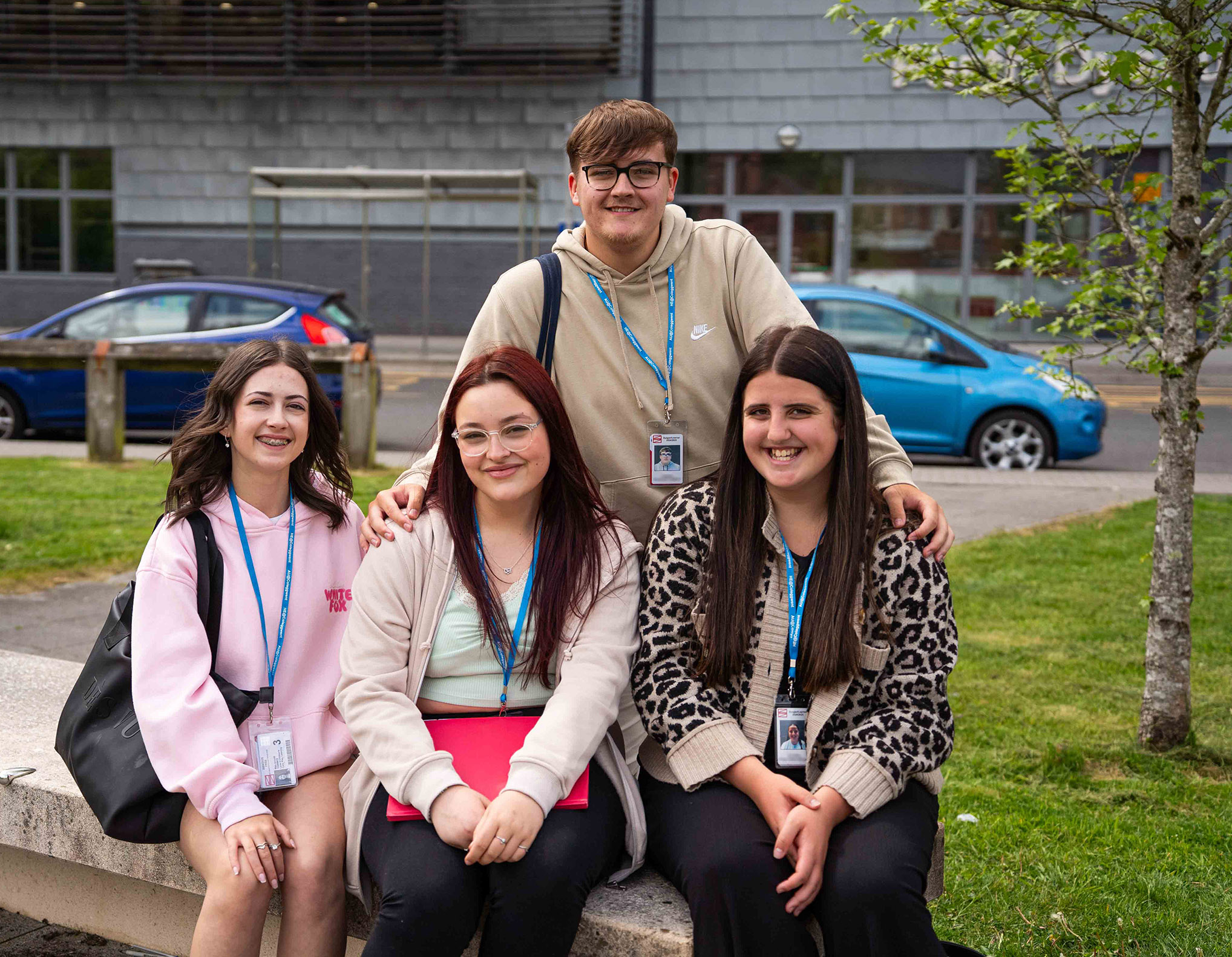 Group of students relaxing outside BGLZ
